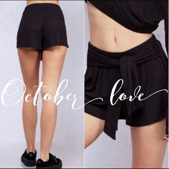 NEW! Black Trendy Ribbed Shorts - Picture 3 of 4